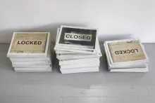 CLOSED / LOCKED [Imagen identificativa]